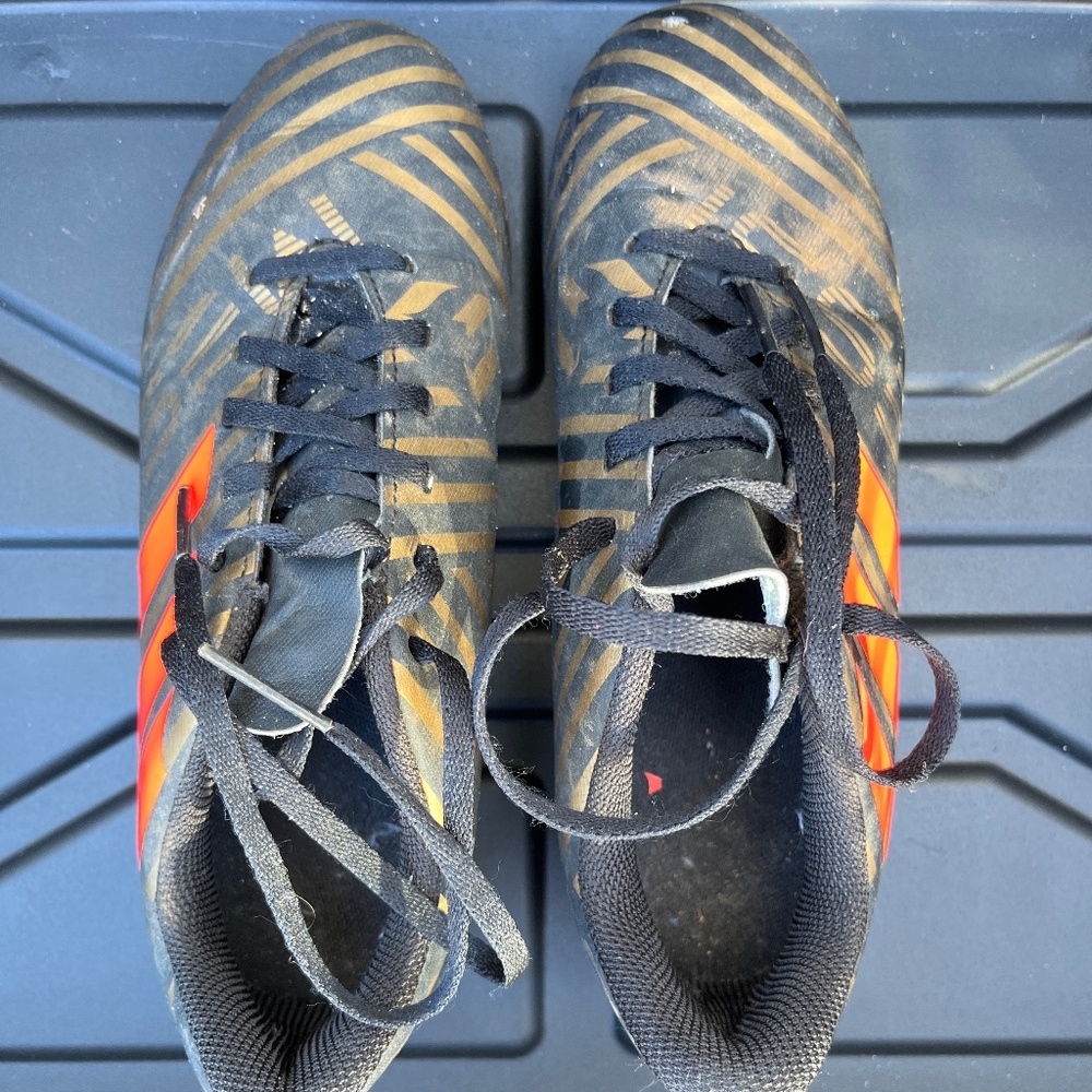 Adidas Boys Messi Cleats size 4